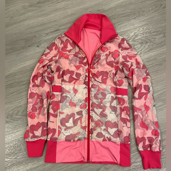 LULULEMON Pink & Floral Mesh Reversible Zip up Jacket. - Picture 7 of 10